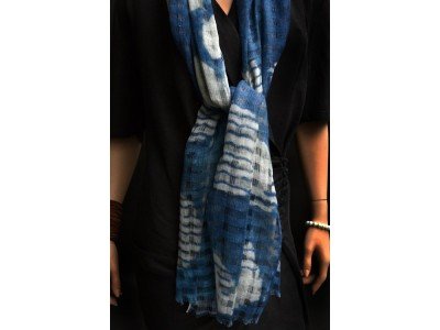 Katoenen sjaaltje met linnen, blauw offwhite, doozichtig en dun