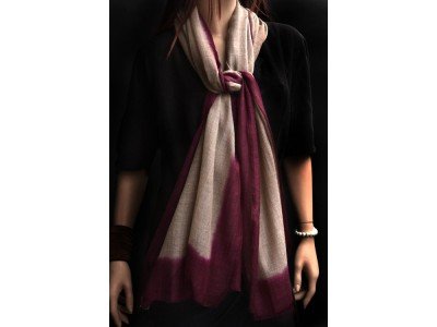 Sjaal of stola, donker fuchsia en taupe, wol en zijde