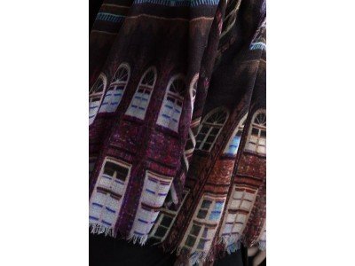 Wollen sjaal of stola, windows, architectuur