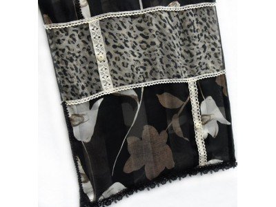 Patchwork vintage sjaal met kantjes en knoopjes, zwart, grijs, taupe, beige, cremewit