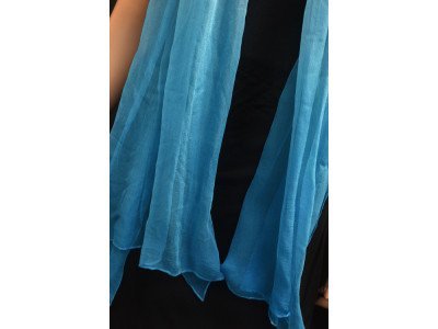 Chiffon zijden sjaal van offwhite naar lichtblauw in degradé