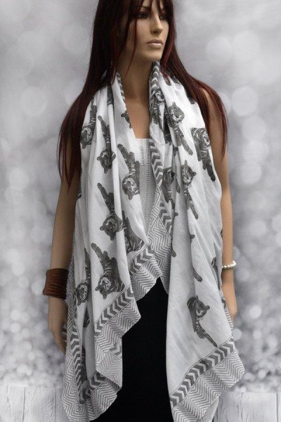 Katoenen sjaal of pareo met originele blockprint tijger, grijs en wit