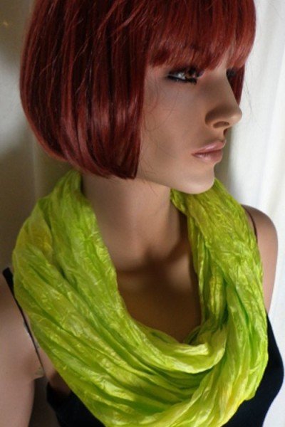 Echte zijden handgeschilderde krinkelsjaal, lentegroen en pastelgeel